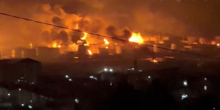 روسيا: اندلاع حريق في مصفاة توابسي بعد هجوم بطائرات مسيرة