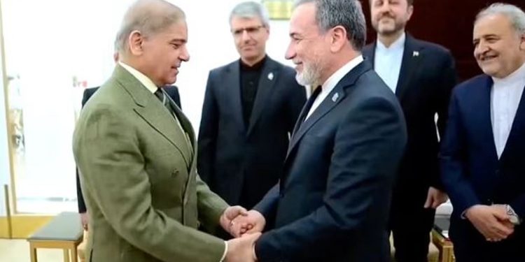 «رويترز»: «عراقجي» غادر إسلام آباد بعد مباحثات مع مسؤولين باكستانيين