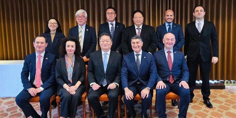 سفير المملكة في اليابان يشارك في مهرجان شينغن-كو ويبحث تعزيز التعاون الثقافي والزراعي مع طوكيو