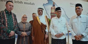 سفير خادم الحرمين بإندونيسيا يتفقّد صالة «مبادرة طريق مكة» بمطار سوكارنو هاتا الدولي بجاكرتا