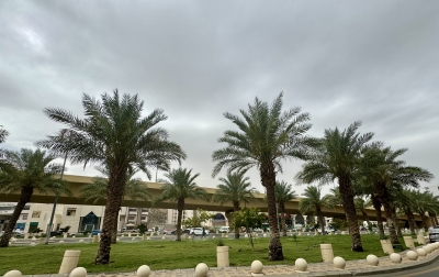 سماء مكة تتزيّن بتشكّلات سحابية آسرة