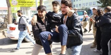 شابّ يقتل ويصيب 22 تلميذًا بالرصاص في تركيا