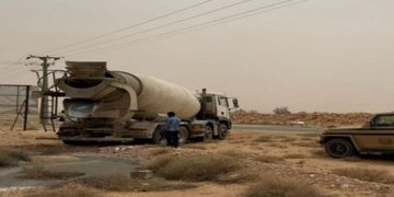 ضبط سوداني لتلويثه البيئة بتفريغ مواد خرسانية في محمية طويق الطبيعية