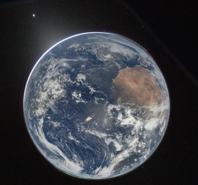 طاقم 'أرتيميس 2' يتجاوز منتصف المسافة نحو القمر