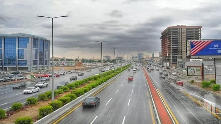 طقس الخميس.. سحب رعدية ممطرة ورياح نشطة مثيرة للأتربة على عدة مناطق