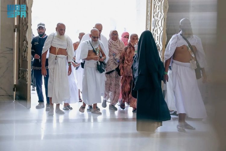 طلائع حجاج بيت الله الحرام يصلون إلى البيت العتيق وسط منظومة خدمات متكاملة