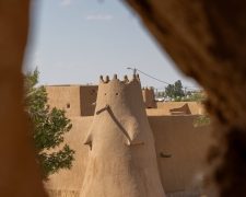 عمارة الطين.. حضورٌ متجدد يروي ملامح الماضي بالحدود الشمالية