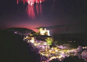 «فلكية جدة» ترصد اقتراب موسم «البرق الأحمر العابر»