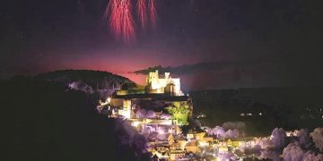 «فلكية جدة» ترصد اقتراب موسم «البرق الأحمر العابر»