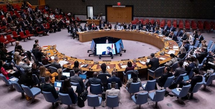 فيتو صيني روسي يحبط مشروع قرار بحريني لفتح مضيق هرمز