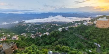 قمم فيفا.. بانوراما سياحية آسرة تعانق السحاب