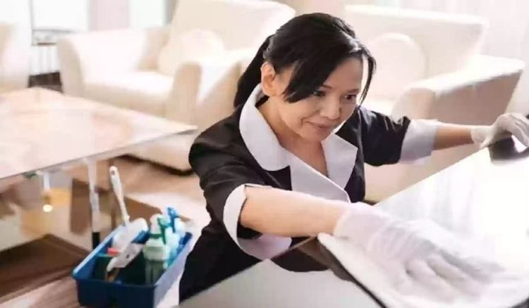 متى يعتبر العامل المنزلي مخالفًا لنظام العمل والإقامة؟.. توضيح من «مساند»