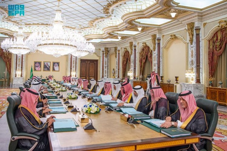 مجلس الوزراء يتابع تطورات حركة الملاحة البحرية في مضيق هرمز