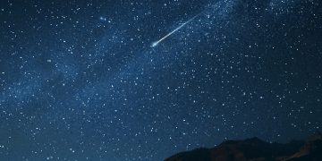 مذنب 'بان ستارز' يلوح في سماء المملكة قبيل الشروق