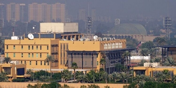 مسلحون مدعومون من إيران يهاجمون محيط السفارة الأمريكية بالعراق بالمسيرات