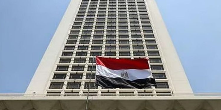 مصر تدين استهداف موقعين حدوديين شمال الكويت