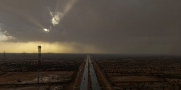 مطر الطائف يرسم لوحة ربيعية على الشمال