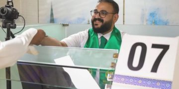 مغادرة أولى رحلات مستفيدي مبادرة «طريق مكة» من مطار إسلام آباد الدولي متجهة إلى المدينة المنورة