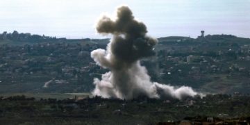 مقتل وإصابة 74 أفغانيًا بنيران باكستانية