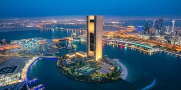 ملك البحرين:  الدولة ماضية في معالجة تداعيات 'الحرب الغاشمة'