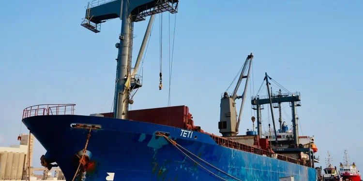 ميناء جازان التجاري يُصدّر أول شحنة من الأسمنت المكيس «البورتلاندي»