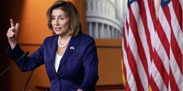 نانسي بيلوسي: تهديدات «ترامب» بالانسحاب من حلف الناتو هدية لنظيره الروسي