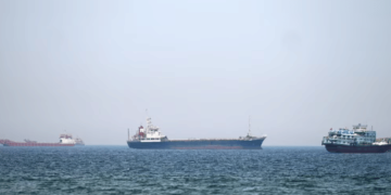 واشنطن تطلب مساعدة دولية لإعادة فتح مضيق هرمز.. وقف الإمدادات يرفع النفط لأعلى مستوى في سنوات