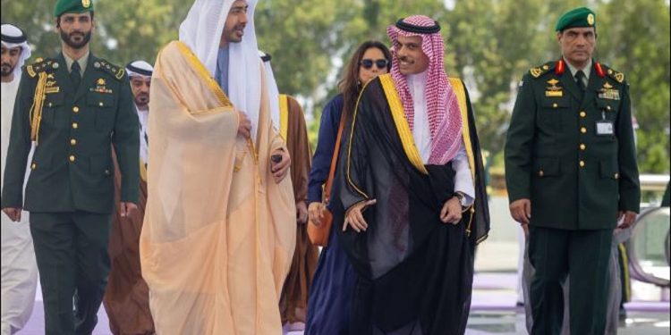 وزير الخارجية يستقبل نظيره الإماراتي في جدة قبيل القمة الخليجية التشاورية