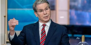 وزير الخزانة الأمريكي: الحرس الثوري يحاول ضخ المزيد والمزيد من الأموال إلى حساباته في الخارج