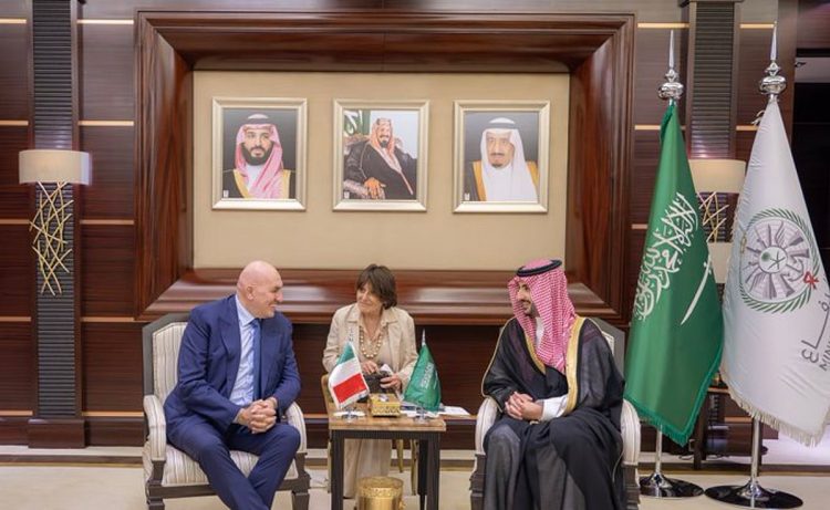 وزير الدفاع ونظيره الإيطالي يبحثان تعزيز الشراكة «السعودية ـ الإيطالية» وتطويرها بالمجالين العسكري والدفاعي