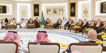 وزير السياحة يتفقد جاهزية مرافق الضيافة والنُزل المؤقتة المخصّصة لإسكان الحجاج في مكة المكرمة 