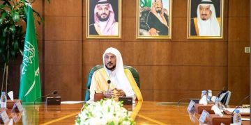 وزير الشؤون الإسلامية يطّلع على خطط الوزارة التشغيلية وخدماتها لضيوف الرحمن