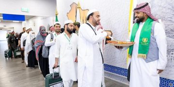 وصول أولى رحلات مستفيدي مبادرة «طريق مكة» من باكستان إلى مطار الأمير محمد بن عبدالعزيز الدولي بالمدينة المنورة