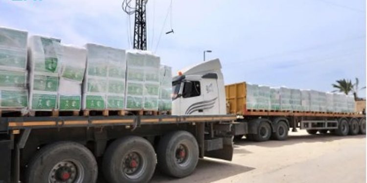 وصول قافلة مساعدات غذائية جديدة مقدمة من مركز الملك سلمان للإغاثة إلى قطاع غزة