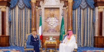 ولي العهد وميلوني يبحثان تداعيات التصعيد العسكري بالمنطقة