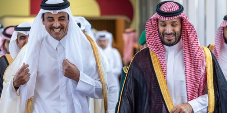 ولي العهد يستقبل أمير قطر في جدة قبيل القمة الخليجية التشاورية