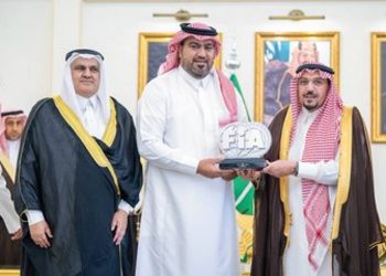أمير القصيم يكرم بطل الراليات ماجد الثنيان لتحقيقه بطولة العالم للرياضات الصحراوية