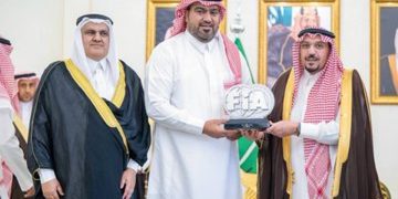 أمير القصيم يكرم بطل الراليات ماجد الثنيان لتحقيقه بطولة العالم للرياضات الصحراوية