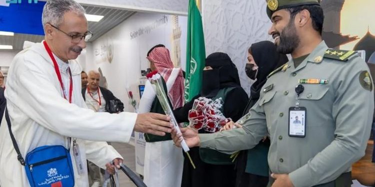 وصول أولى رحلات مستفيدي مبادرة «طريق مكة» المغرب إلى مطار الأمير محمد بن عبدالعزيز الدولي