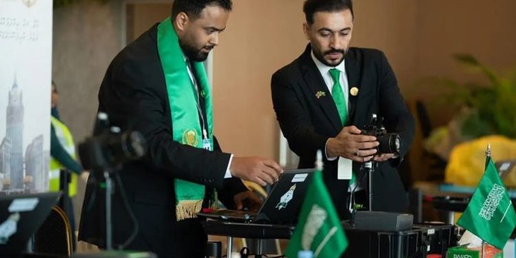 بكفاءات "سدايا" التقنية.. مبادرة "طريق مكة" تختصر رحلة حجاج المالديف منذ مغادرتهم
