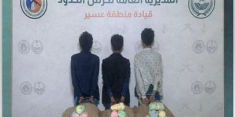 القبض على 5 مخالفين من الجنسية اليمنية والإثيوبية لتهريبهم القات بعسير وجازان