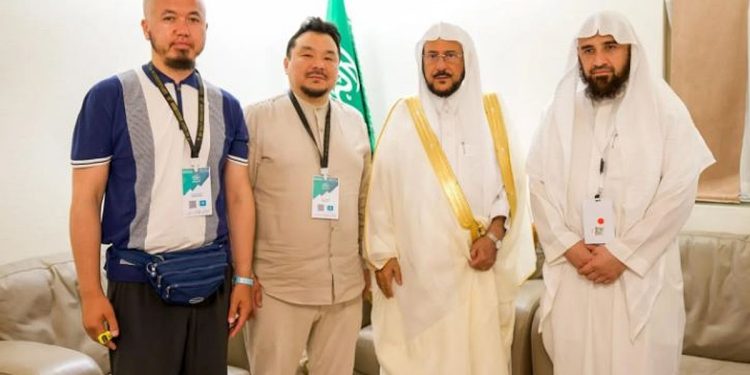 «آل الشيخ» يلتقي ضيوف برنامج خادم الحرمين الشريفين للحج من سريلانكا وكازاخستان والهند
