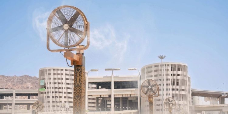 أكثر من 400 مروحة رذاذ حديثة بمنشأة الجمرات لتلطيف الأجواء على ضيوف الرحمن