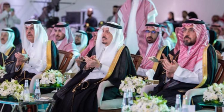 أمير الرياض يرعى حفل تكريم الفائزين بجائزة الأمير فيصل بن بندر بن عبدالعزيز للتميز والإبداع