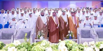 أمير القصيم يكرّم الطلاب المتميزين بالمنطقة
