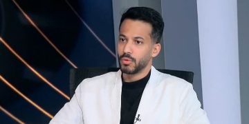 استشاري يكشف أعراض الحمى الشوكية: تشمل الصداع الشديد والغثيان وارتفاع الحرارة