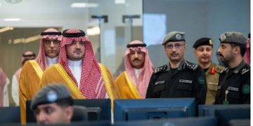 الأمير عبدالعزيز بن سعود يدشّن المركز الرقمي للعمليات الأمنية بمقر وزارة الداخلية في جدة