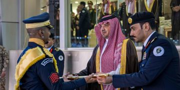 الأمير عبدالعزيز بن سعود يرعى حفل تخريج 1662 طالبًا من كلية الملك فهد الأمنية