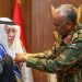 «البرهان» يمنح السفير السعودي في السودان وسام النيلين من الطبقة الأولى