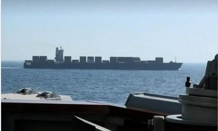 الجيش الأمريكي يعطل سفينة تجارية حاولت اختراق الحصار على إيران